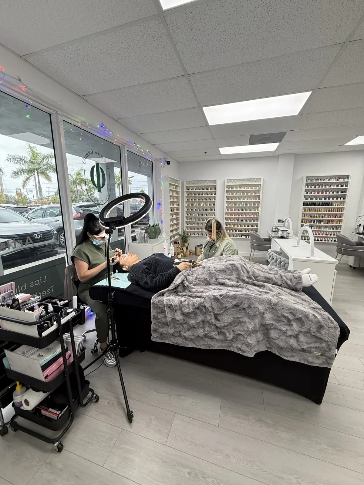 Nail salon and beauty services for everyone in Hialeah FL — Live Love Beauty Salon